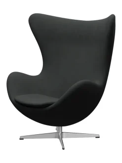 Fritz Hansen Ægget, sort læder/aluminium af Arne Jacobsen><noscript><img width=