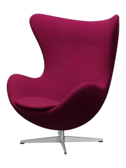 Fritz Hansen Ægget, sort læder/aluminium af Arne Jacobsen><noscript><img width=