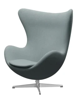 Fritz Hansen Ægget, sort læder/aluminium af Arne Jacobsen><noscript><img width=