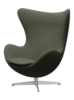 Fritz Hansen Ægget, sort læder/aluminium af Arne Jacobsen><noscript><img width=