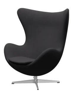 Fritz Hansen Ægget, sort læder/aluminium af Arne Jacobsen><noscript><img width=