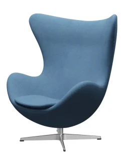 Fritz Hansen Ægget, sort læder/aluminium af Arne Jacobsen><noscript><img width=