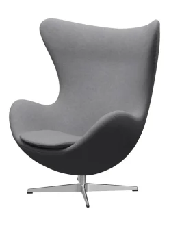 Fritz Hansen Ægget, sort læder/aluminium af Arne Jacobsen><noscript><img width=