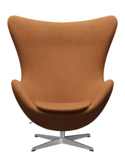 Fritz Hansen Ægget, sort læder/aluminium af Arne Jacobsen><noscript><img width=