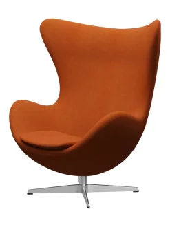 Fritz Hansen Ægget, sort læder/aluminium af Arne Jacobsen><noscript><img width=