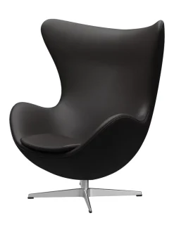 Fritz Hansen Ægget, sort læder/aluminium af Arne Jacobsen><noscript><img width=