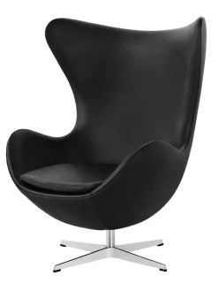 Fritz Hansen Ægget, sort læder/aluminium af Arne Jacobsen><noscript><img width=