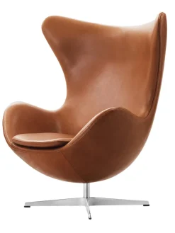 Fritz Hansen Ægget, sort læder/aluminium af Arne Jacobsen><noscript><img width=