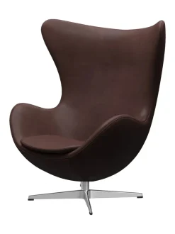 Fritz Hansen Ægget, sort læder/aluminium af Arne Jacobsen><noscript><img width=