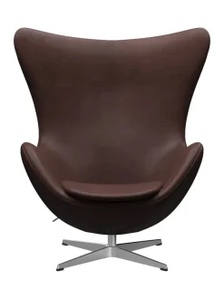 Fritz Hansen Ægget, sort læder/aluminium af Arne Jacobsen><noscript><img width=