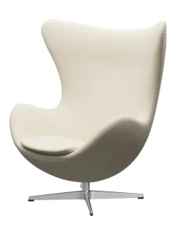 Fritz Hansen Ægget, sort læder/aluminium af Arne Jacobsen><noscript><img width=