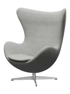 Fritz Hansen Ægget, sort læder/aluminium af Arne Jacobsen><noscript><img width=