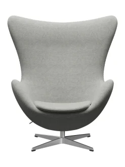 Fritz Hansen Ægget, sort læder/aluminium af Arne Jacobsen><noscript><img width=