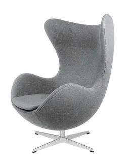 Fritz Hansen Ægget, sort læder/aluminium af Arne Jacobsen><noscript><img width=