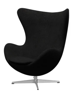 Fritz Hansen Ægget, sort læder/aluminium af Arne Jacobsen><noscript><img width=