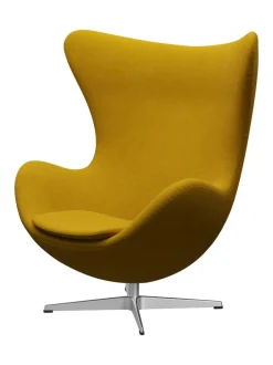 Fritz Hansen Ægget, sort læder/aluminium af Arne Jacobsen><noscript><img width=