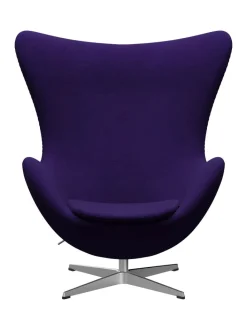 Fritz Hansen Ægget, sort læder/aluminium af Arne Jacobsen><noscript><img width=