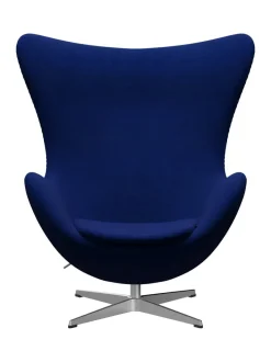 Fritz Hansen Ægget, sort læder/aluminium af Arne Jacobsen><noscript><img width=