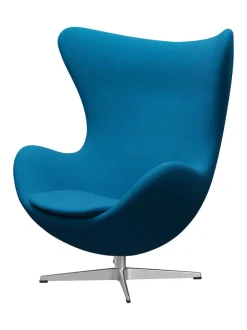 Fritz Hansen Ægget, sort læder/aluminium af Arne Jacobsen><noscript><img width=