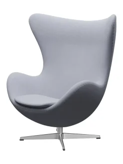 Fritz Hansen Ægget, sort læder/aluminium af Arne Jacobsen><noscript><img width=