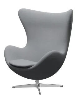 Fritz Hansen Ægget, sort læder/aluminium af Arne Jacobsen><noscript><img width=