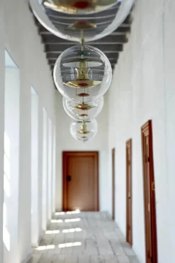 Verpan Globe, Coloured Glass pendel Ø40 af Verner Panton><noscript><img width=