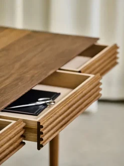 DK3 Groove Desk fra><noscript><img width=
