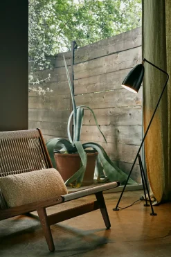 GUBI Gräshoppa gulvlampe fra><noscript><img width=