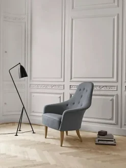 GUBI Gräshoppa gulvlampe fra><noscript><img width=