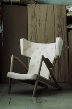 House of Finn Juhl Græshoppestolen af Finn Juhl><noscript><img width=