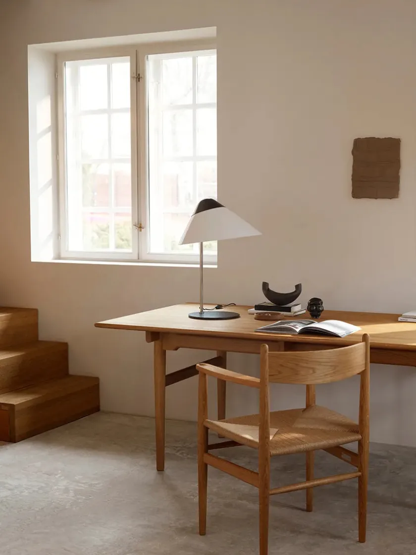 Carl Hansen & Søn HJW02 Opala Bordlampe af Hans J. Wegner> Skrivebordslamper|Spots