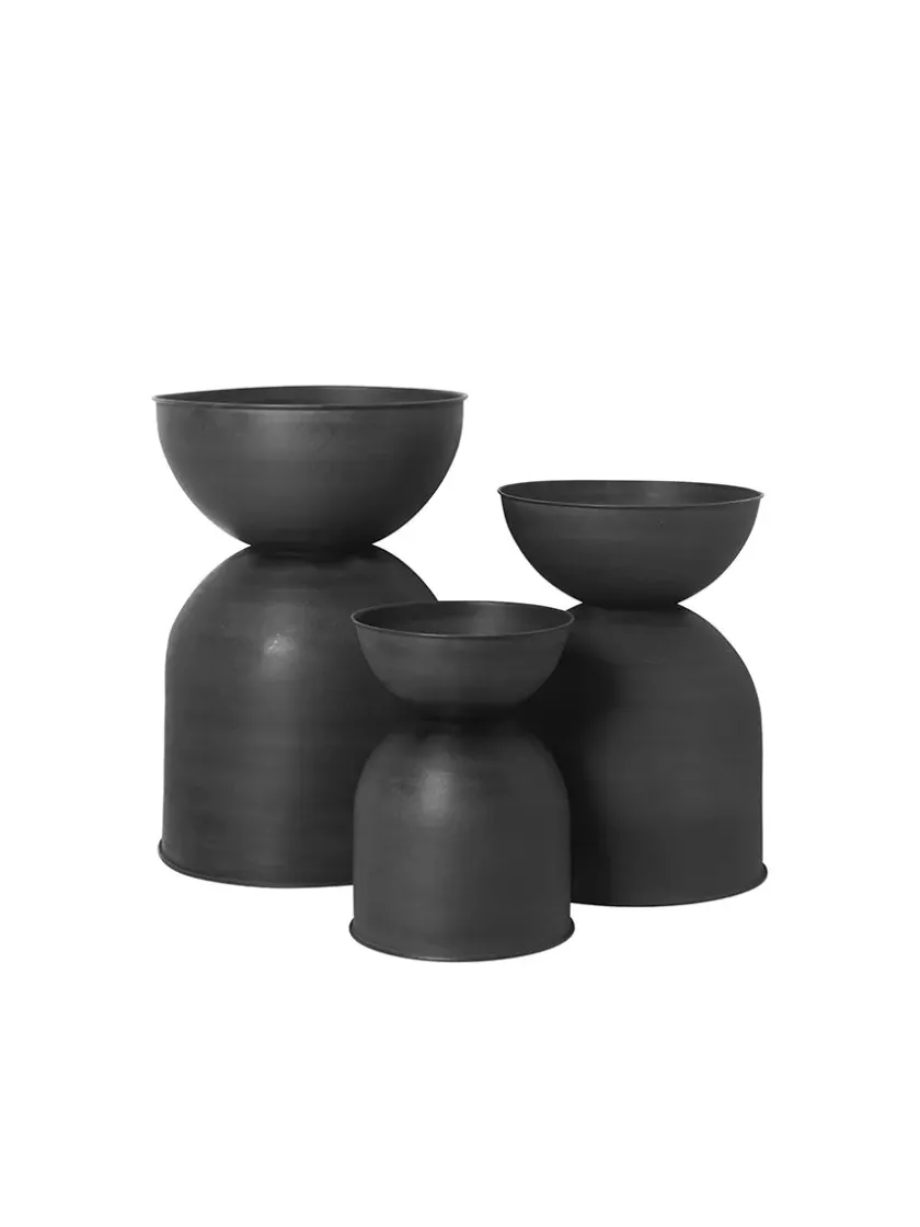 Ferm Living Hourglass Pot, sort fra> Vaser