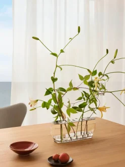 Fritz Hansen Ikebana Vase Long, messing af Jaime Hayon><noscript><img width=