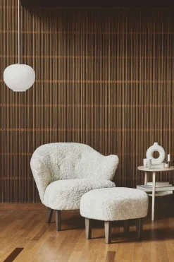 Audo Copenhagen Ingeborg med Fodskammel, Boucle fra><noscript><img width=