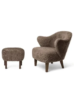 Audo Copenhagen Ingeborg med Fodskammel, sahara fra><noscript><img width=