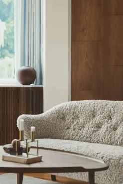 Audo Copenhagen Ingeborg Sofa fra><noscript><img width=
