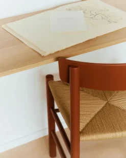Fredericia Furniture J39 Folkestolen, heritage red af Børge Mogensen><noscript><img width=