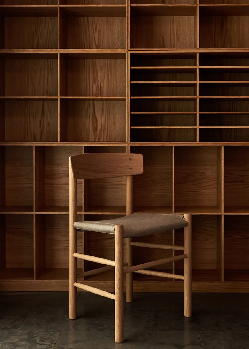 Fredericia Furniture J39 Folkestolen Sædepolstret, Sort Canvas af Børge Mogensen> Spisebordsstole