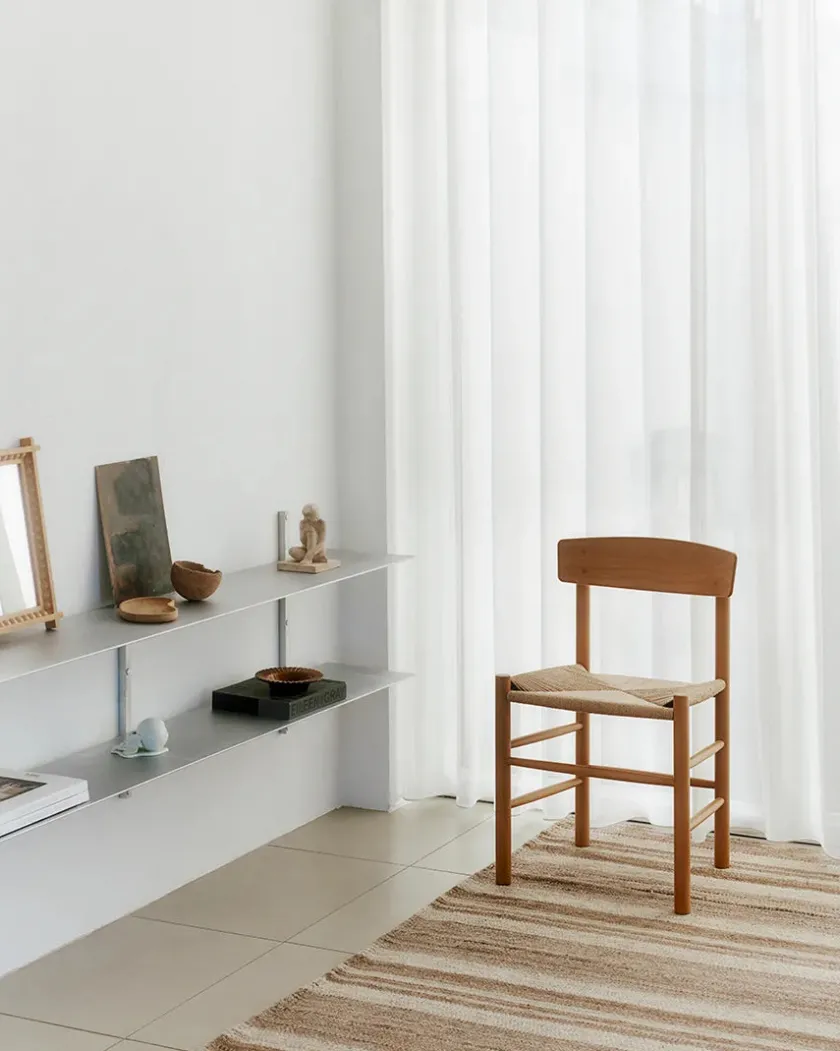 Fredericia Furniture J39 Folkestolen, Vintage lakeret af Børge Mogensen> Spisebordsstole
