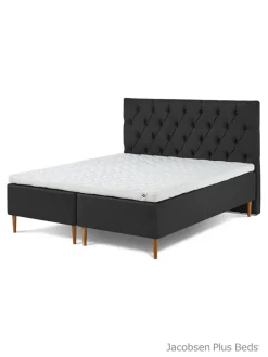 Jacobsen Plus Beds – Sengegavl Chest, Sand><noscript><img width=