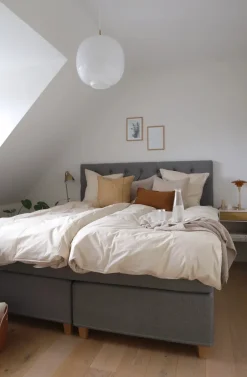 Jacobsen Plus Beds – Sengegavl Chest, Grå><noscript><img width=