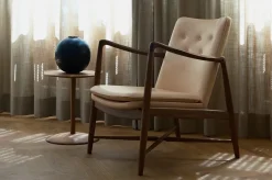 House of Finn Juhl Kaminstolen, eg klar olie af Finn Juhl><noscript><img width=