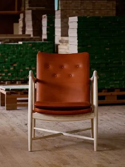 House of Finn Juhl Kaminstolen, eg olie af Finn Juhl><noscript><img width=
