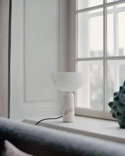 New Works Kizu Bordlampe Small, Black Marble fra><noscript><img width=