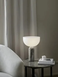 New Works Kizu Bordlampe Small, White Marble fra><noscript><img width=