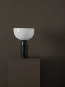 New Works Kizu Bordlampe Small, White Marble fra><noscript><img width=
