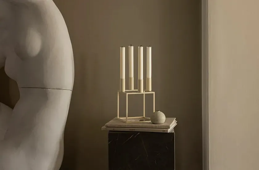 Audo Copenhagen Kubus 4 Lysestage, hvid fra> Adventsstager|Lysestager