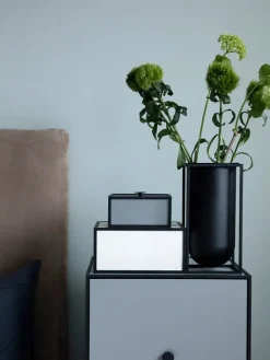 Audo Copenhagen Kubus Vase Lolo, sort fra> Vaser