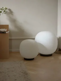 New Works Lantern Globe gulvlampe large, fra> Gulvlamper|Spots