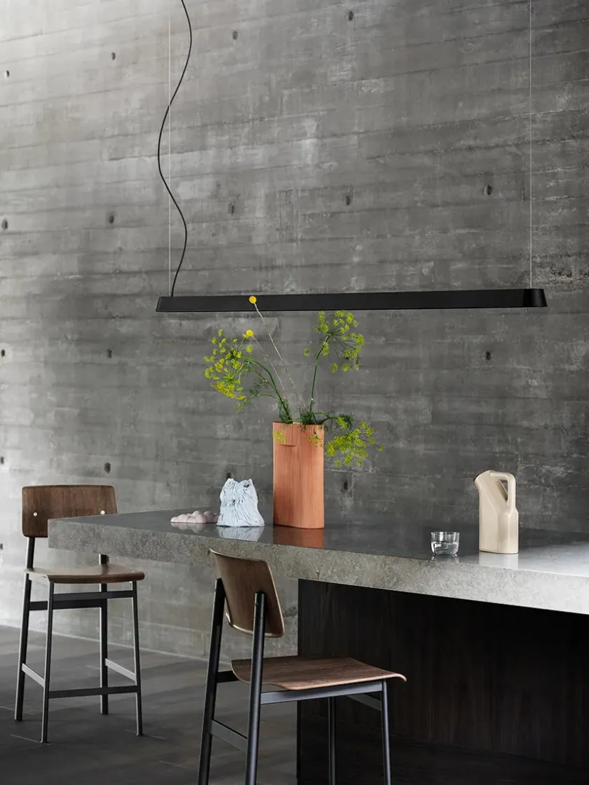 Muuto Linear Pendant Lamp 169,2 cm, black fra> Pendler|Spots